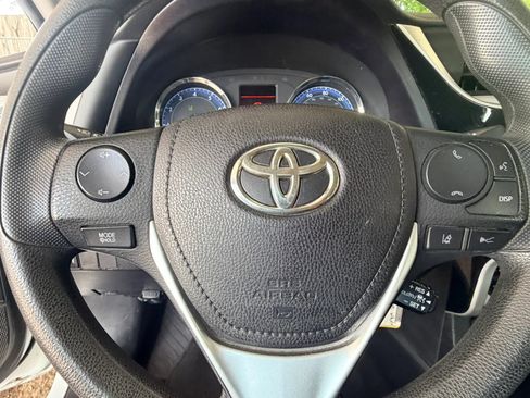 Used 2018 Toyota Corolla LE w/ Carpet Mat Package (TMS) FWD image 16