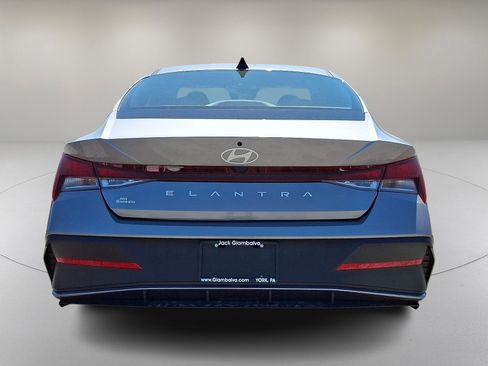 New 2025 Hyundai Elantra SE image 6