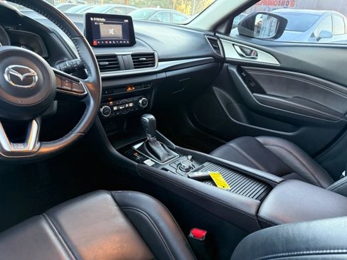 Used 2018 MAZDA MAZDA3 Touring image 18