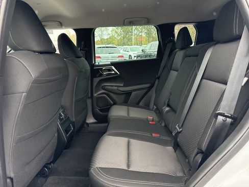 Used 2023 Mitsubishi Outlander ES image 10