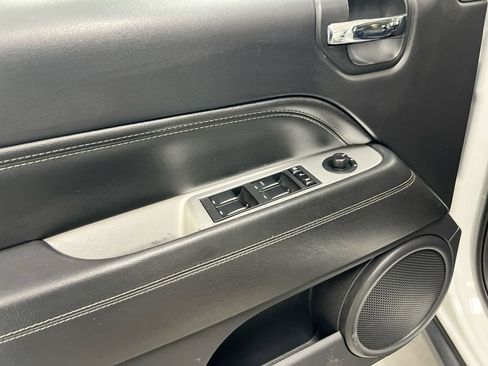 Used 2017 Jeep Compass High Altitude FWD image 19