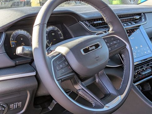 New 2025 Jeep Grand Cherokee L Laredo w/ Luxury Tech Group I RWD image 15