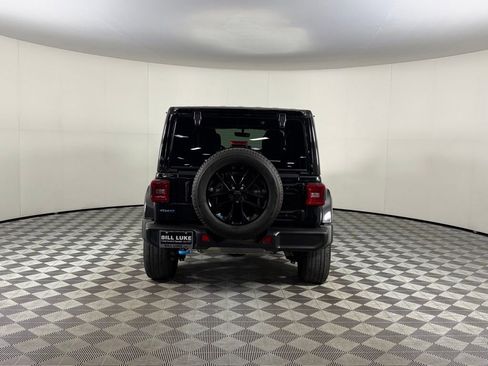 Used 2023 Jeep Wrangler Unlimited Sahara w/ Cold Weather Group AWD/4WD image 7