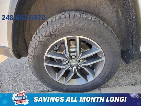 Used 2018 Jeep Grand Cherokee Limited AWD/4WD image 9