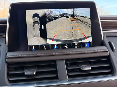 Used 2023 Chevrolet Tahoe LT w/ Luxury Package image 16