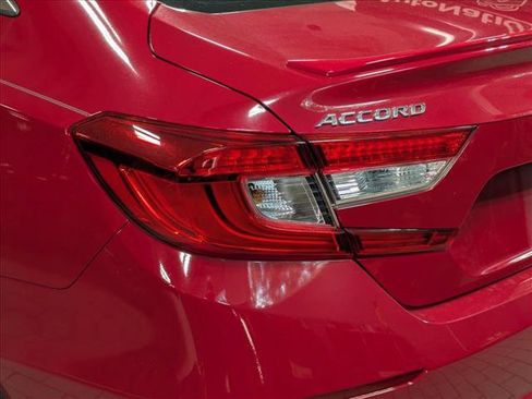 Used 2018 Honda Accord Sport image 13