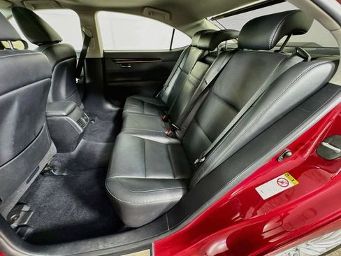 Used 2013 Lexus ES 350 w/ Luxury Pkg FWD image 32