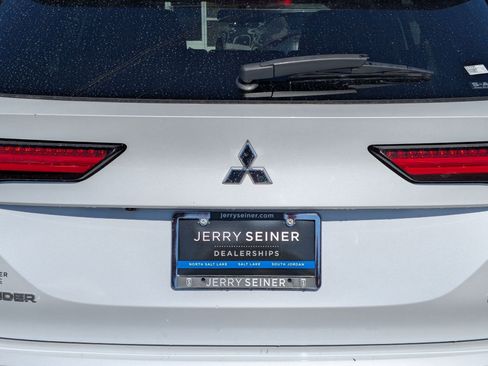 Used 2023 Mitsubishi Outlander SEL AWD/4WD image 14
