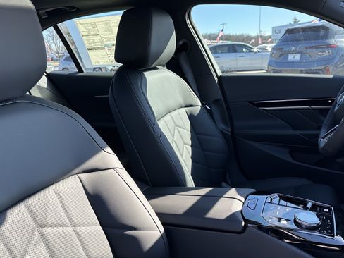 New 2026 BMW 530i xDrive w/ M Sport Package AWD/4WD image 32