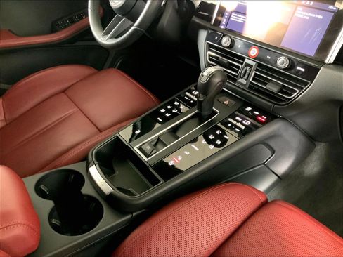 Certified 2026 Porsche Macan AWD/4WD image 16