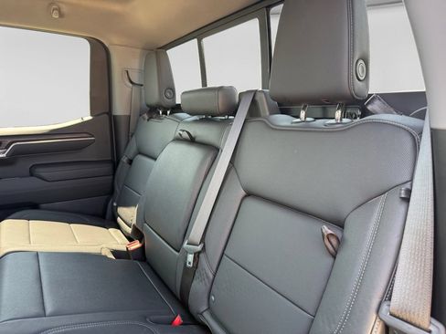 Used 2022 GMC Sierra 1500 SLT w/ SLT Premium Plus Package AWD/4WD image 39