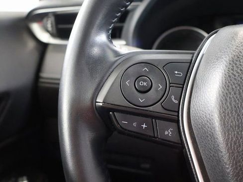 Certified 2021 Toyota Venza LE image 17