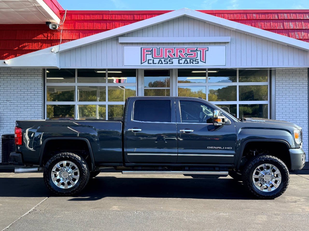 Used 2018 GMC Sierra 2500 Denali w/ Duramax Plus Package AWD/4WD image 2