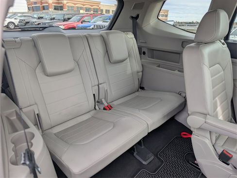 Used 2022 Volkswagen Atlas SEL Premium image 9