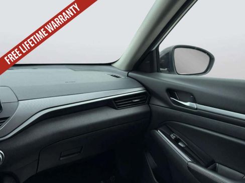 Used 2024 Nissan Altima 2.5 SR FWD image 18