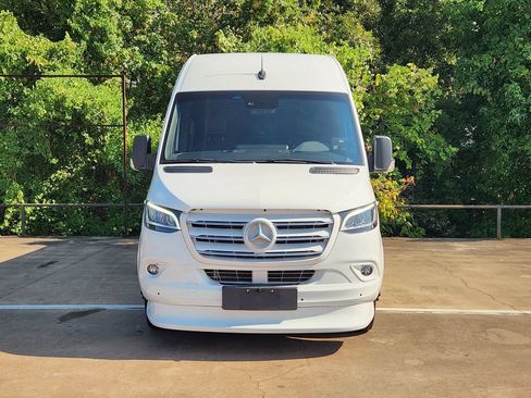 Used 2024 Mercedes-Benz Sprinter 3500 image 2