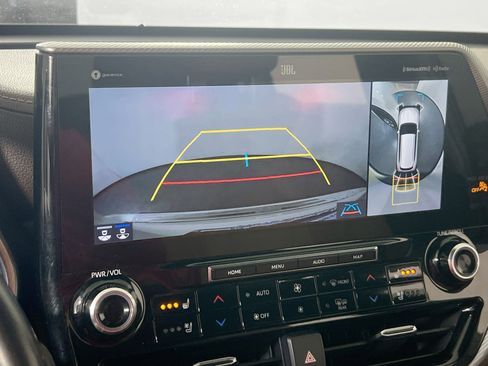 Used 2021 Toyota Highlander Platinum image 14