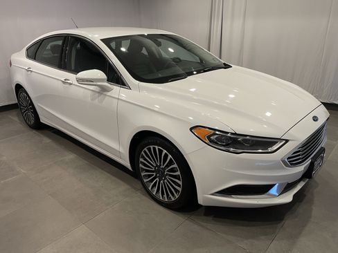 Used 2018 Ford Fusion SE w/ Fusion SE Technology Package AWD/4WD image 3