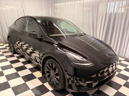 Used 2023 Tesla Model Y Performance image 3