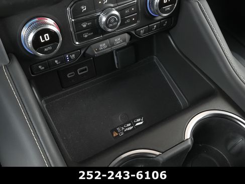 Used 2024 GMC Yukon SLT w/ SLT Luxury Package AWD/4WD image 15