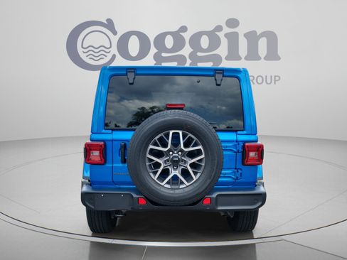 Used 2025 Jeep Wrangler Unlimited Sahara AWD/4WD image 4