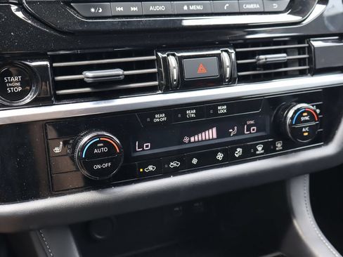 Used 2025 Nissan Pathfinder SV FWD image 25