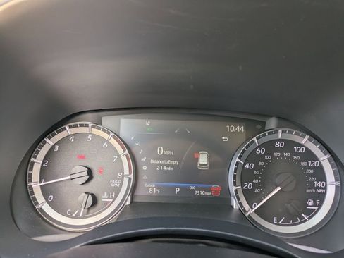 Certified 2025 Toyota Highlander XLE image 11