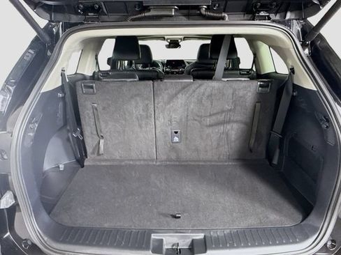 Certified 2025 Toyota Highlander XLE FWD image 28