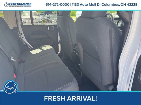 Used 2025 Jeep Wrangler Unlimited Sahara image 16