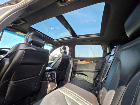 Used 2017 Lincoln MKX Select image 3