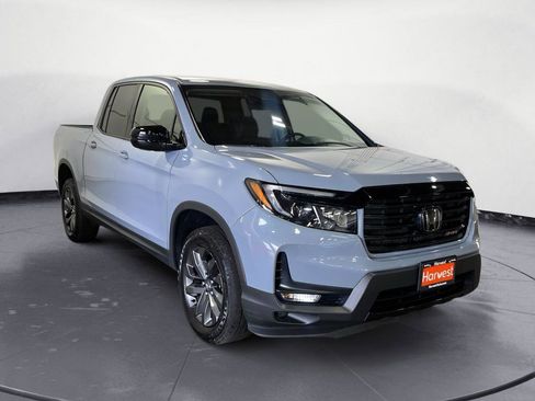 Used 2023 Honda Ridgeline Sport image 3