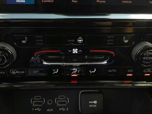 Used 2023 Jeep Grand Cherokee Limited image 27