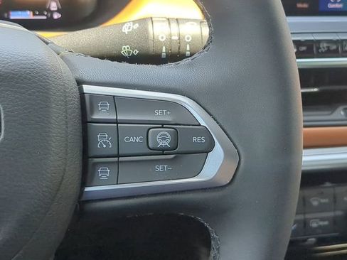 Used 2025 Jeep Compass Limited w/ Elite Group AWD/4WD image 33