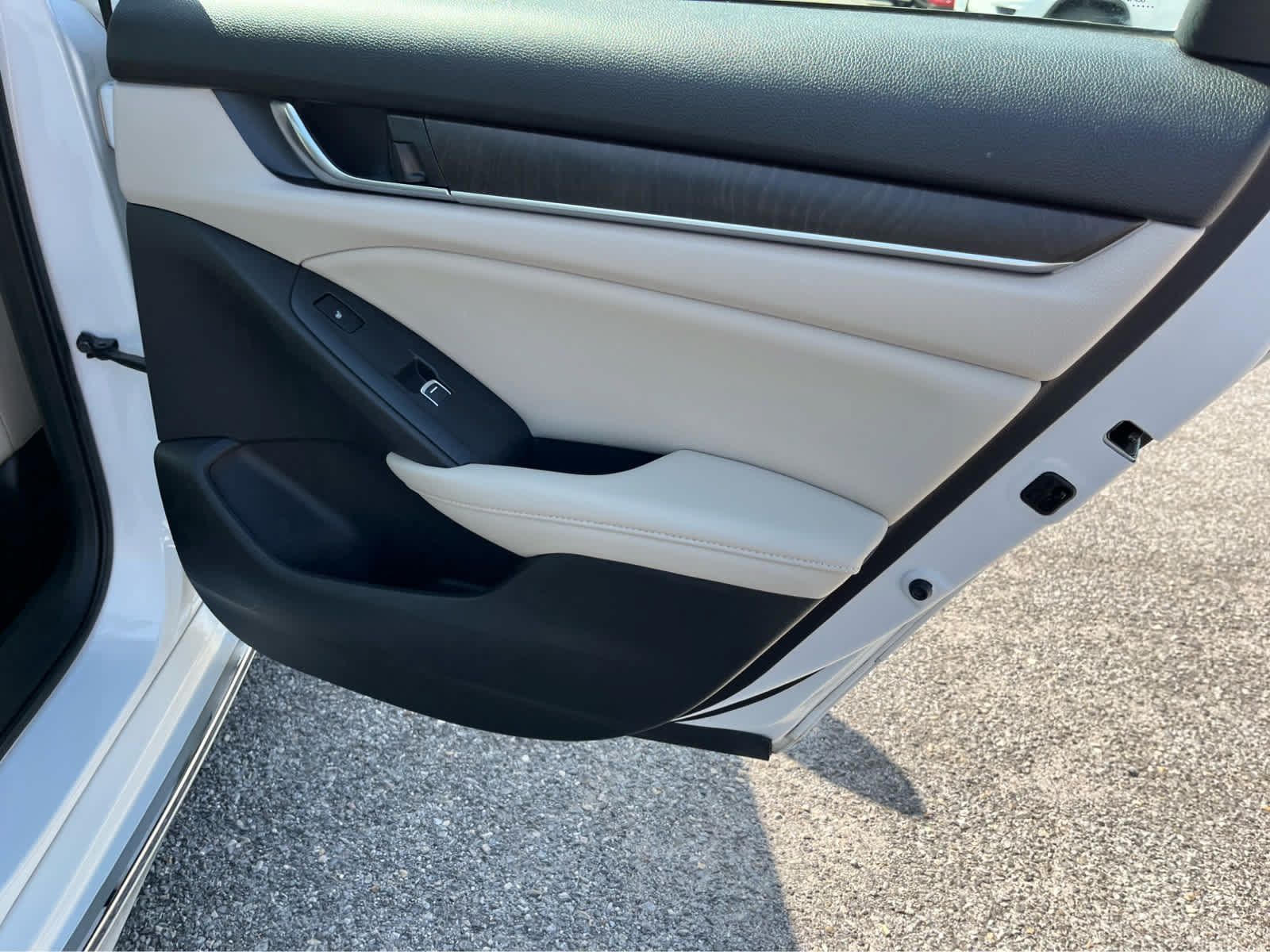 Used 2020 Honda Accord Touring image 32