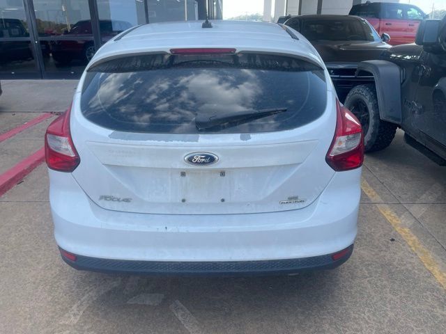 Used 2014 Ford Focus SE w/ SE Sport Package FWD image 4