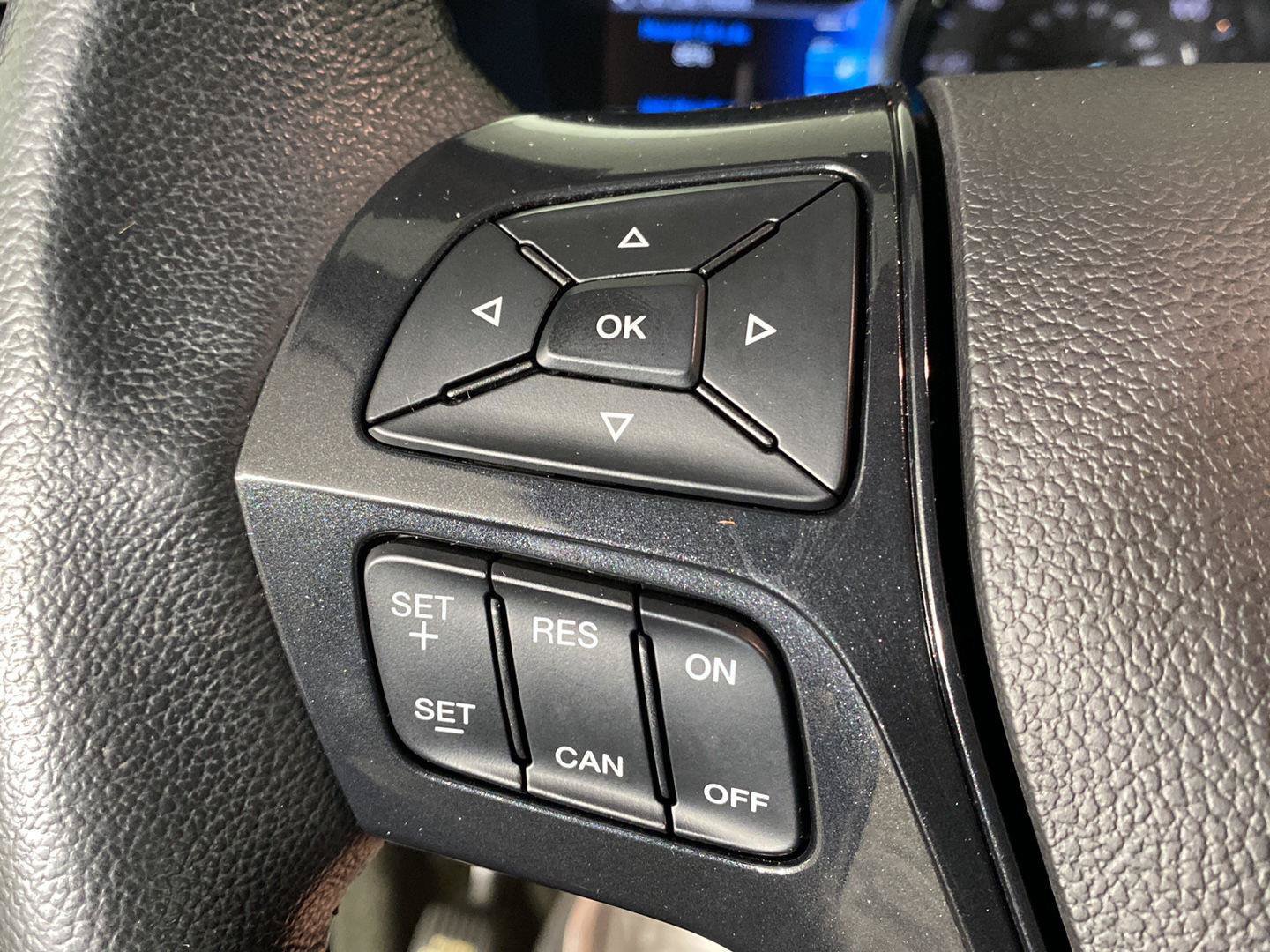 Used 2018 Ford Explorer XLT w/ Equipment Group 202A AWD/4WD image 12
