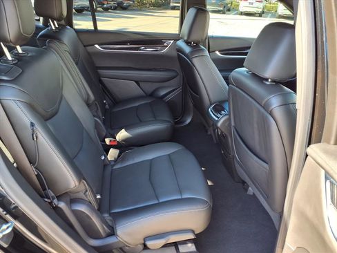 Used 2021 Cadillac XT6 Premium Luxury image 13