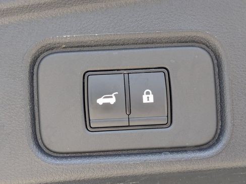Used 2025 Nissan Pathfinder SV AWD/4WD image 18