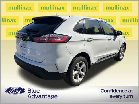 Used 2021 Ford Edge SE image 2