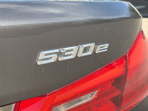 Used 2019 BMW 530e xDrive w/ Convenience Package image 11