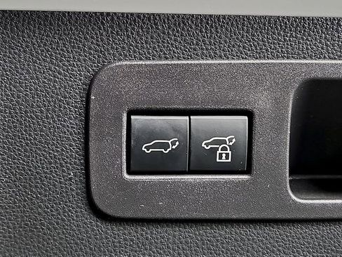 Used 2022 Lexus LX 600 F Sport image 33