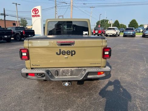 Used 2025 Jeep Gladiator Sport AWD/4WD image 4