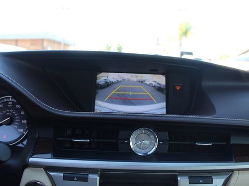 Used 2016 Lexus ES 350 w/ Luxury Package w/Wood Trim FWD image 27