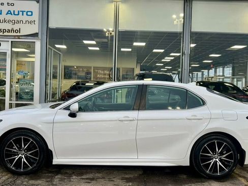 Used 2021 Toyota Camry SE image 2