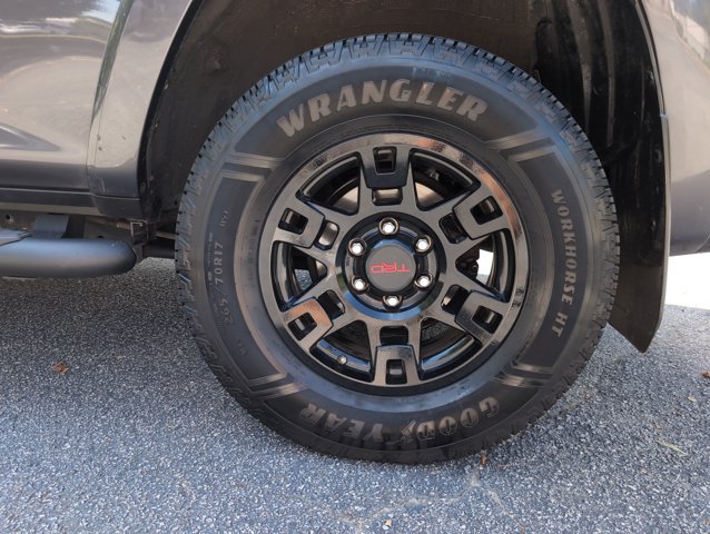 Used 2020 Toyota 4Runner SR5 Premium w/ Moonroof Package RWD image 30