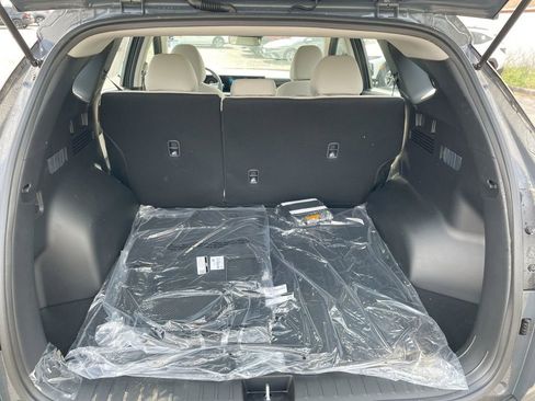 Used 2025 Hyundai Tucson SE image 48