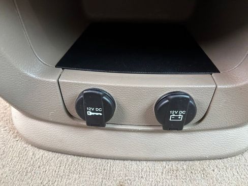 Used 2015 Chrysler Town & Country Touring-L w/ Driver Convenience Group image 19