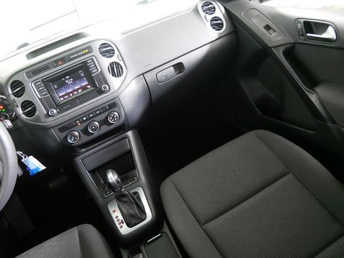 Used 2017 Volkswagen Tiguan Limited FWD image 11