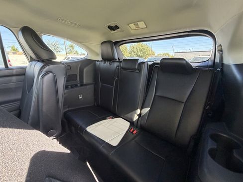 Used 2022 Toyota Highlander XLE AWD/4WD image 29