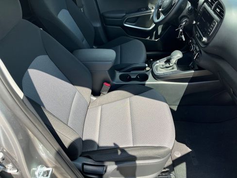 Used 2025 Kia Soul LX w/ LX Technology Package FWD image 36